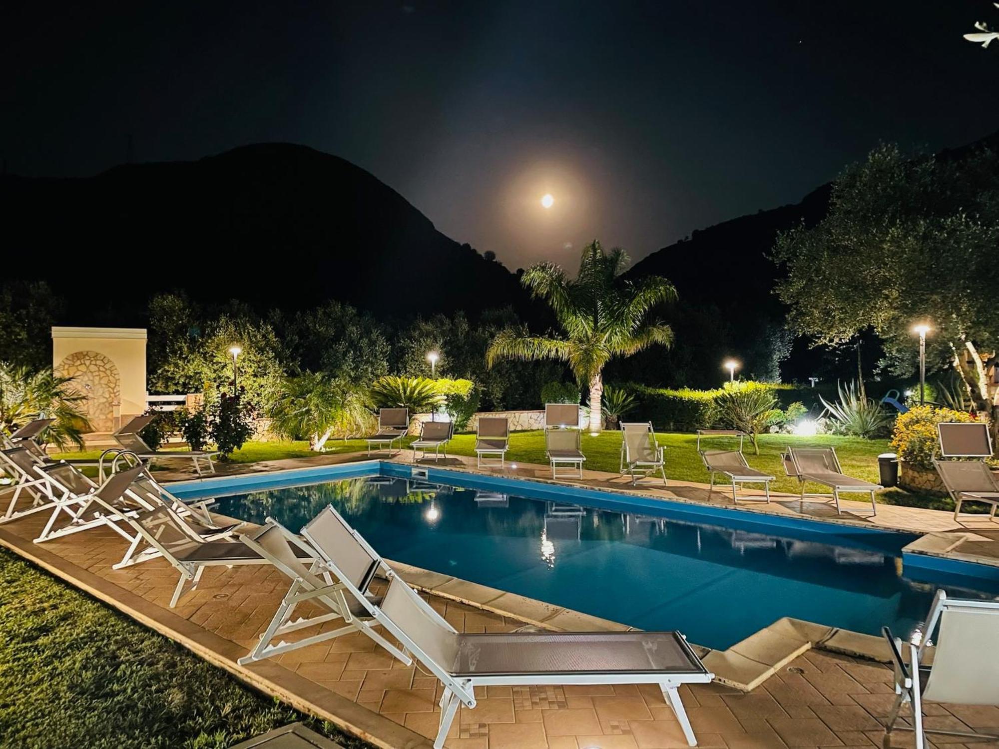 Villa Garden Drapia Luaran gambar