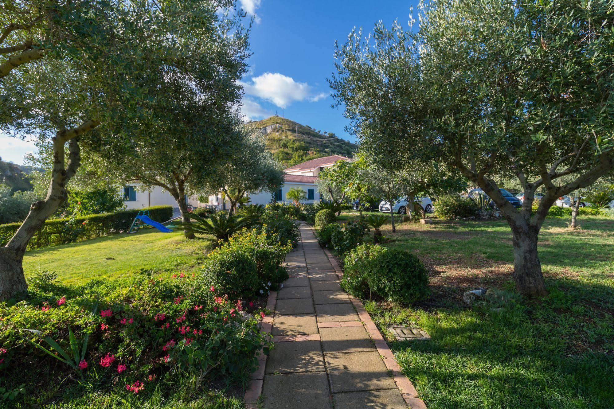 Villa Garden Drapia Luaran gambar